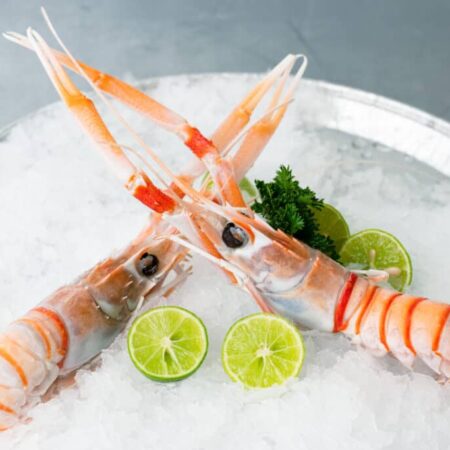 Langoustines de Nouvelle-Zélande grillées à l’ail et au piment.