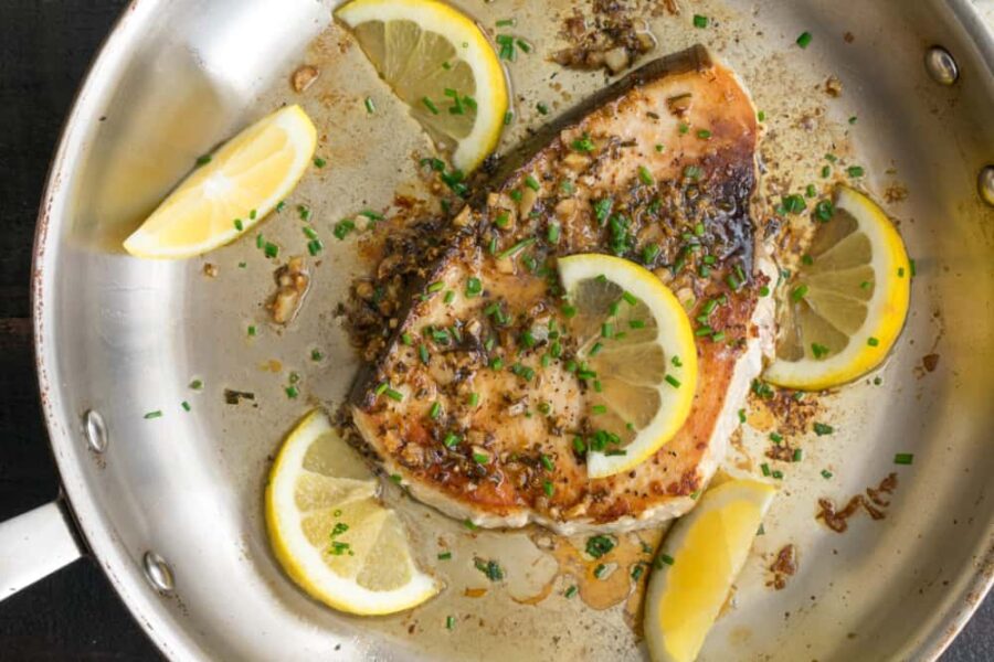 Pan-seared,Lemon,Garlic,Swordfish,In,A,Skillet