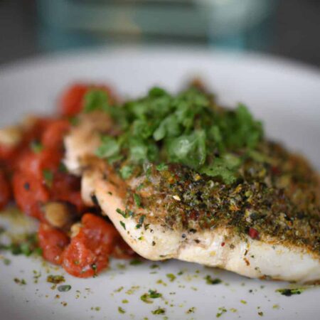 Saumon des Dieux poélé au beurre à la tomate et à l’ail